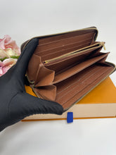 Load image into Gallery viewer, Louis Vuitton Zippy Long Wallet SKU9010
