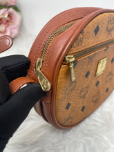 Load image into Gallery viewer, MCM Crossbody Round SKU6575