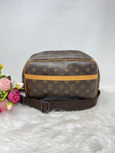 Load image into Gallery viewer, Louis Vuitton Reporter PM SKU6735
