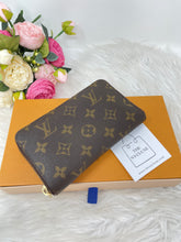 Load image into Gallery viewer, Louis Vuitton Zippy Wallet Midsize Monogram SKU6704