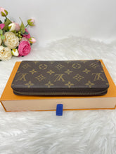 Load image into Gallery viewer, Louis Vuitton Zippy Wallet Monogram SKU6706