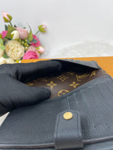 Load image into Gallery viewer, Louis Vuitton Compact Mid Size SKU6702