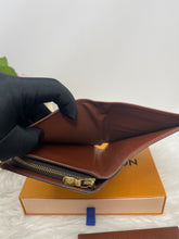 Load image into Gallery viewer, Compact Monogram SKU6567
