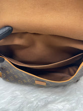 Load image into Gallery viewer, Louis Vuitton Saumur 35 SKU6654
