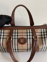 Load image into Gallery viewer, Burberry Boston 40 SKU6411