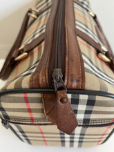 Load image into Gallery viewer, Burberry Boston 40 SKU6411