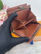 Load image into Gallery viewer, Compact Monogram SKU6567
