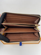 Load image into Gallery viewer, Louis Vuitton Zippy Long Wallet SKU9010
