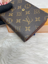 Load image into Gallery viewer, Compact Monogram SKU6567