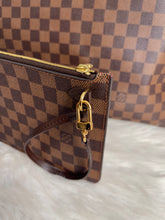 Load image into Gallery viewer, Louis Vuitton Neverfull MM Pouch SKU6633
