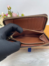 Load image into Gallery viewer, Louis Vuitton Zippy Wallet Midsize Monogram SKU6704