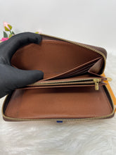 Load image into Gallery viewer, Louis Vuitton Zippy Organizer Monogram SKU6707