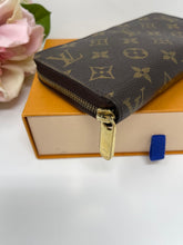 Load image into Gallery viewer, Louis Vuitton Zippy Long Wallet SKU9010