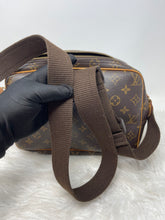Load image into Gallery viewer, Louis Vuitton Reporter PM SKU6735