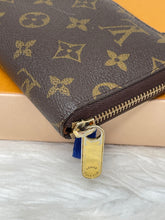 Load image into Gallery viewer, Louis Vuitton Zippy Wallet Midsize Monogram SKU6704
