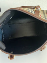 Load image into Gallery viewer, Burberry Boston 40 SKU6411