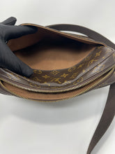 Load image into Gallery viewer, Louis Vuitton Troutter SKU6958