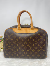 Load image into Gallery viewer, Louis Vuitton Deuaville SKU6698