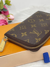 Load image into Gallery viewer, Louis Vuitton Zippy Wallet Midsize Monogram SKU6704