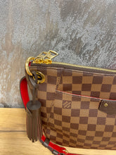 Load image into Gallery viewer, Louis Vuitton Southbank SKU7003