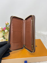 Load image into Gallery viewer, Louis Vuitton Zippy Wallet Midsize Monogram SKU6704