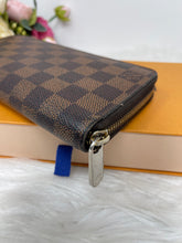 Load image into Gallery viewer, Louis Vuitton Zippy Damier Ebene SKu6716