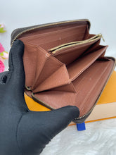 Load image into Gallery viewer, Louis Vuitton Zippy Wallet Monogram SKU6708