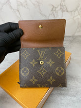 Load image into Gallery viewer, Elise Compact SKU6488