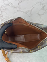 Load image into Gallery viewer, Trocadero 23 SKU6490