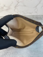 Load image into Gallery viewer, Toiletry 15 SKU6485