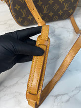 Load image into Gallery viewer, Blois Crossbody SKU6501