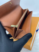 Load image into Gallery viewer, Sarah Wallet SKU6404
