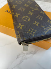 Load image into Gallery viewer, Zippy Wallet SKU6464