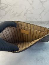 Load image into Gallery viewer, Neverfull Pouch SKU6461