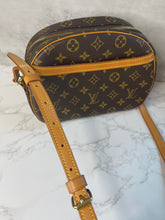 Load image into Gallery viewer, Blois Crossbody SKU6501