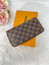 Load image into Gallery viewer, Zippy Wallet DE SKU6419