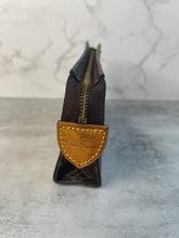 Load image into Gallery viewer, Toiletry 15 SKU6485