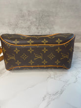 Load image into Gallery viewer, Blois Crossbody SKU6501
