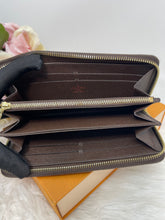 Load image into Gallery viewer, Zippy Wallet DE SKU6418