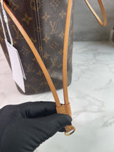 Load image into Gallery viewer, Neverfull MM Beige SKU6460