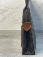 Load image into Gallery viewer, Toiletry 26 Monogram SKU6486