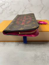 Load image into Gallery viewer, Insolite Limited Edition Wallet SKU6481