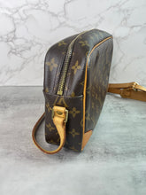 Load image into Gallery viewer, Trocadero 23 SKU6490