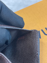 Load image into Gallery viewer, Compact DE Wallet SKU6495