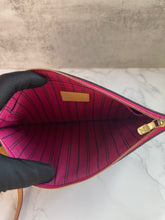 Load image into Gallery viewer, Neverfull Pouch MM SKU6529