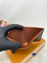 Load image into Gallery viewer, Kisslock Wallet SKU6405