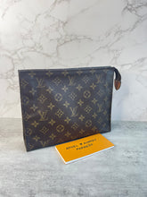 Load image into Gallery viewer, Toiletry 26 Monogram SKU6486