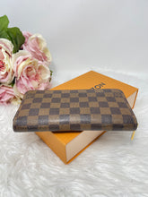 Load image into Gallery viewer, Zippy Wallet DE SKU6418