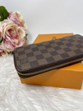 Load image into Gallery viewer, Zippy Wallet DE SKU6419