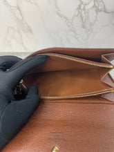 Load image into Gallery viewer, Sarah Wallet SKU6532
